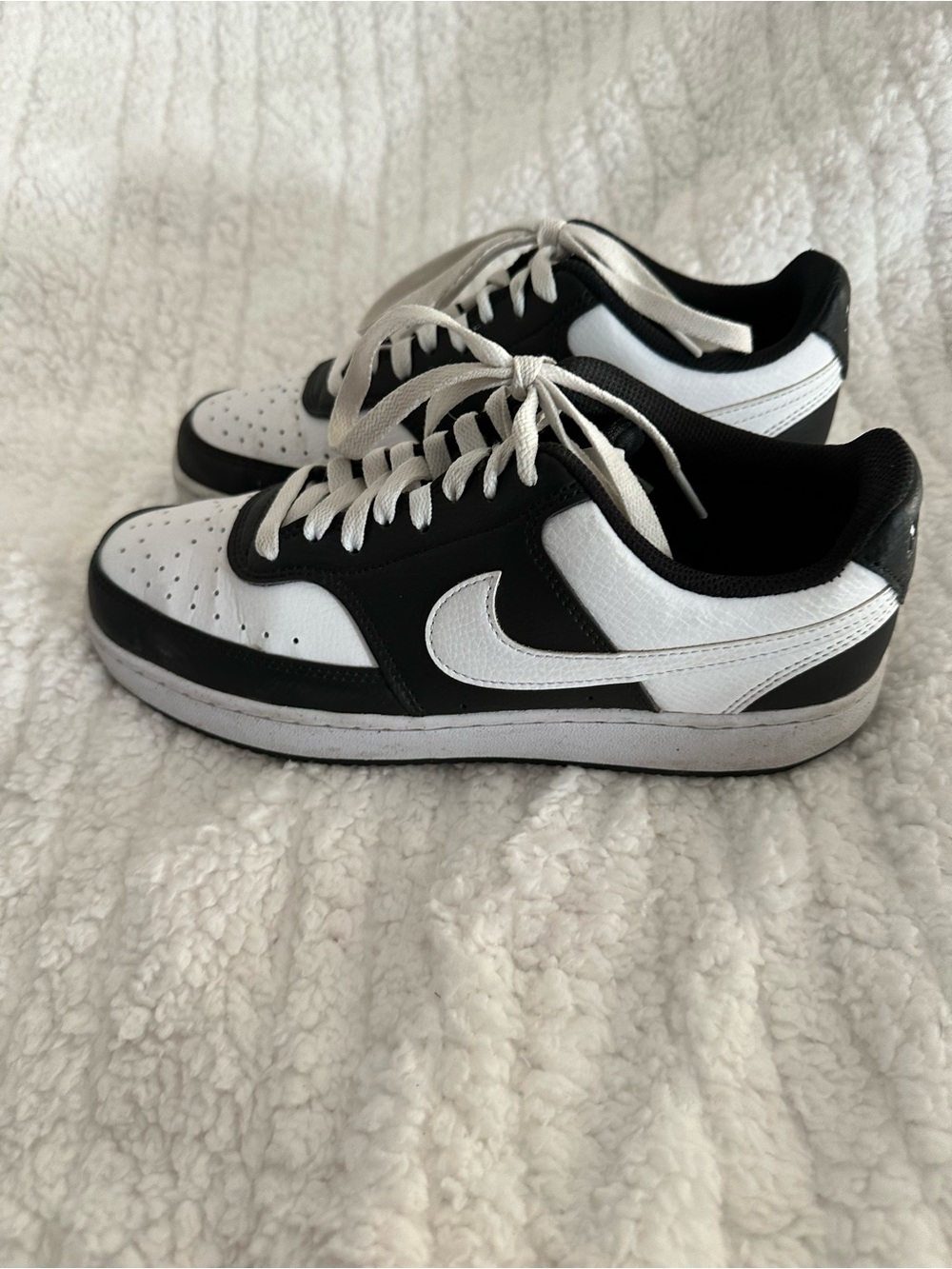 Classic Black & White Low-Top Nike Sneakers